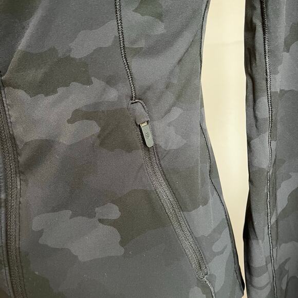 Lululemon Camo Hooded Windbreaker Jacket Black Gray Zip Up Lightweight Sz 4 - Picture 9 of 9